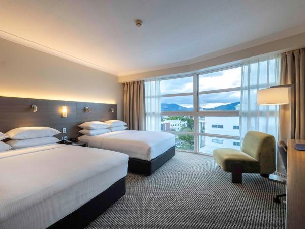 DoubleTree by Hilton Cairns : photo 3 de la chambre deluxe double double room with mountain view