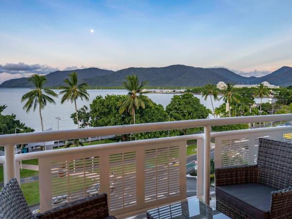 DoubleTree by Hilton Cairns : photo 7 de la chambre deluxe double double room with sea view