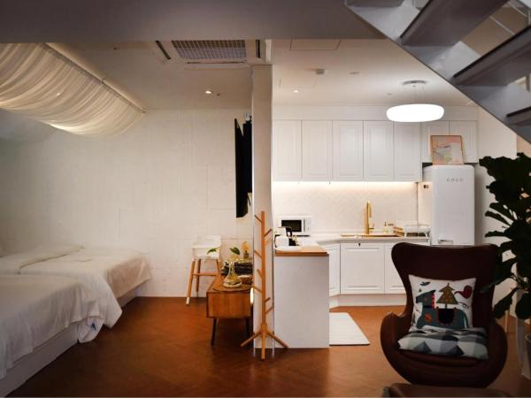 Garden Pool Villa Lee Chung Jung : photo 5 de la chambre suite - vue sur ville