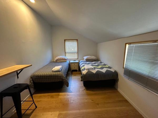 Visitor Room Self Check-in : photo 4 de la chambre chambre lits jumeaux avec toilettes communes