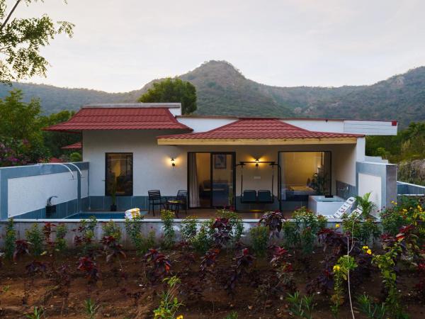 Anandam - Jacuzzi & Private Pool Villas in Udaipur : photo 2 de la chambre villa avec piscine privée