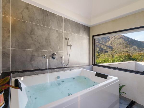 Anandam - Jacuzzi & Private Pool Villas in Udaipur : photo 5 de la chambre suite junior avec terrasse