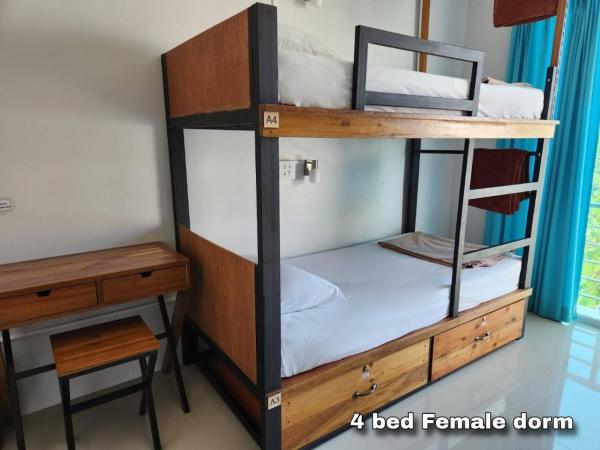 Theppahrak Hostel Khaolak : photo 4 de la chambre lit dans dortoir pour femmes de 4 lits