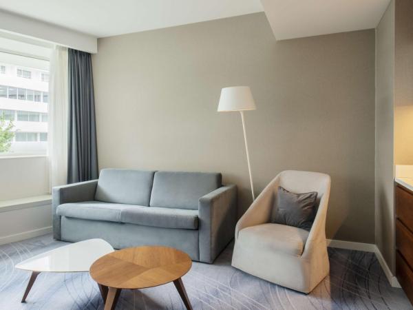 DoubleTree by Hilton Wroclaw : photo 4 de la chambre suite 1 chambre lit king-size