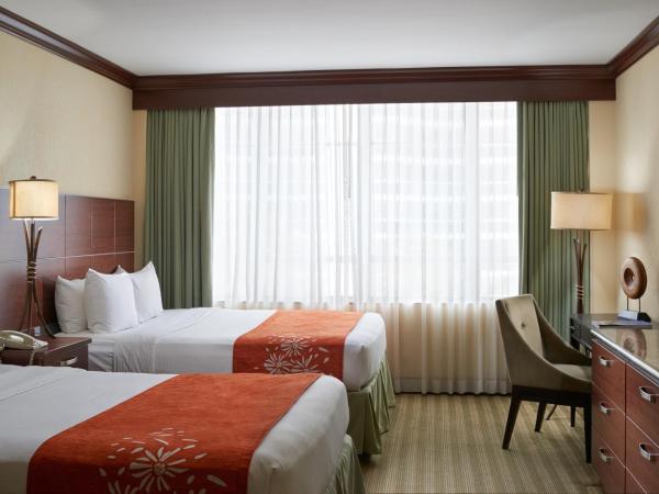 Newport Beachside Hotel & Resort : photo 1 de la chambre chambre supérieure avec 2 lits queen-size - vue sur ville
