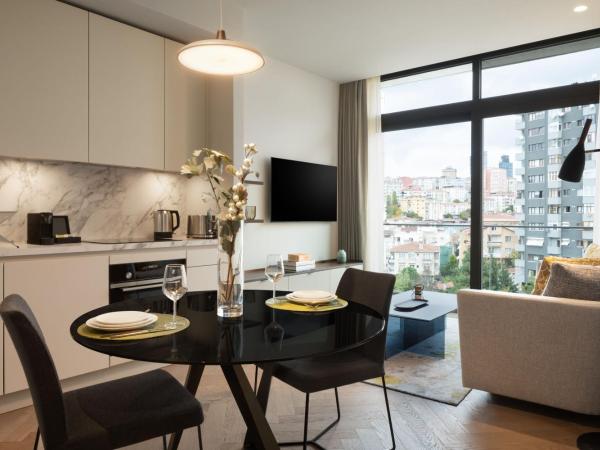 Marriott Executive Apartments Istanbul Fulya : photo 2 de la chambre appartement 1 chambre plus spacieux avec balcon - vue sur ville