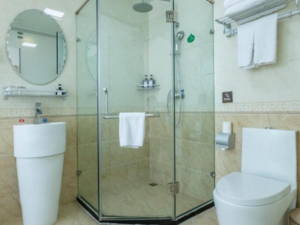 Happy Dragon Alley Hotel-In the city center with big window&free coffe laundry Fluent English speaking,Tourist attractions ticket service&food recommendation,Near Tian Anmen Forbiddencity,Near Lama temple,Easy to walk to NanluoAlley&Shichahai : photo 8 de la chambre chambre lits jumeaux supérieure avec café gratuit