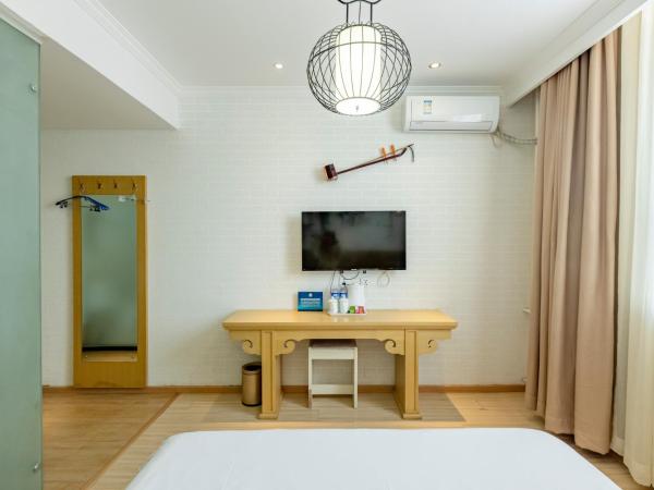 Happy Dragon Alley Hotel-In the city center with big window&free coffe laundry Fluent English speaking,Tourist attractions ticket service&food recommendation,Near Tian Anmen Forbiddencity,Near Lama temple,Easy to walk to NanluoAlley&Shichahai : photo 6 de la chambre chambre double deluxe