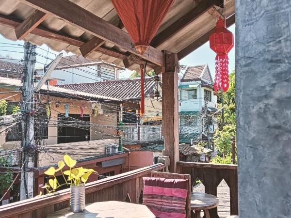 Huen Chiang Man Hostel : photo 6 de la chambre chambre double avec terrasse