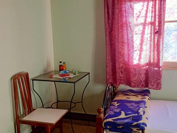 hôtel hicham : photo 6 de la chambre chambre triple avec salle de bains privative