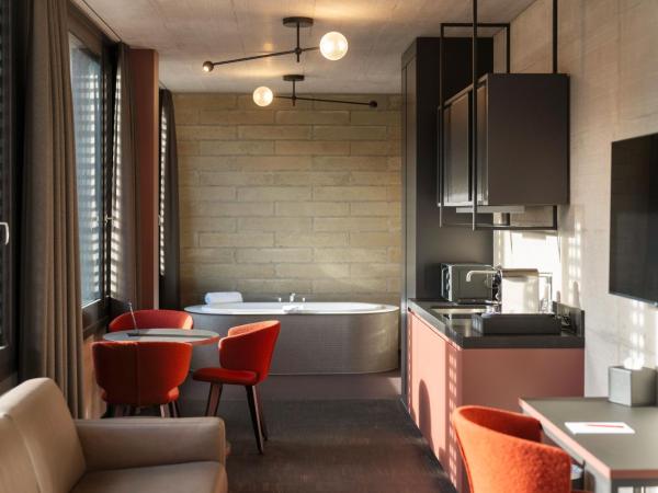 Tailormade Hotel LEO St Gallen : photo 2 de la chambre hébergement lit king-size premium