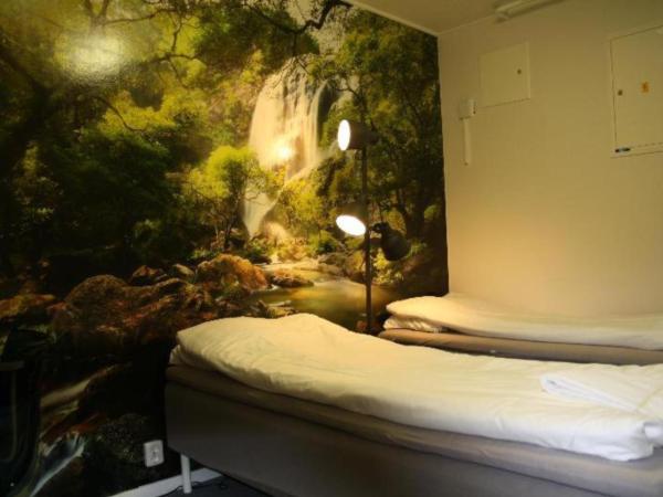 HI Oslo Haraldsheim : photo 7 de la chambre chambre double avec salle de bains privative