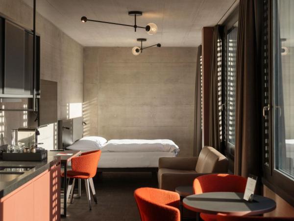 Tailormade Hotel LEO St Gallen : photo 4 de la chambre hébergement lit king-size premium