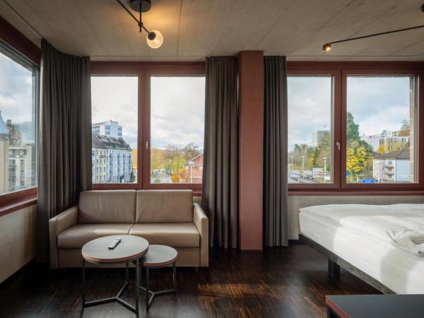 Tailormade Hotel LEO St Gallen : photo 3 de la chambre chambre lit king-size deluxe
