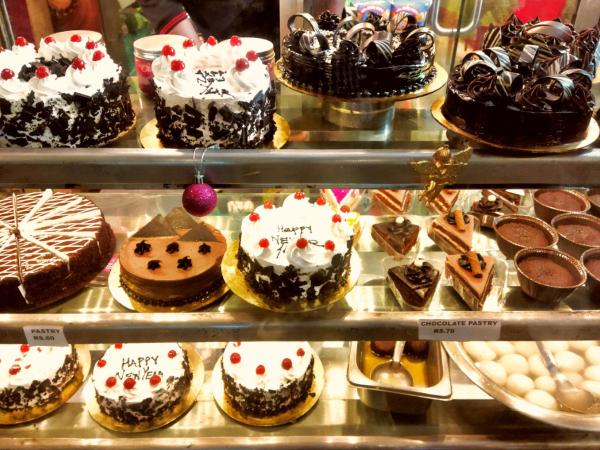 Near Airport AC Couple Friendly Room at a Budget Inn : photo 1 de la chambre chambre double avec salle de bains commune