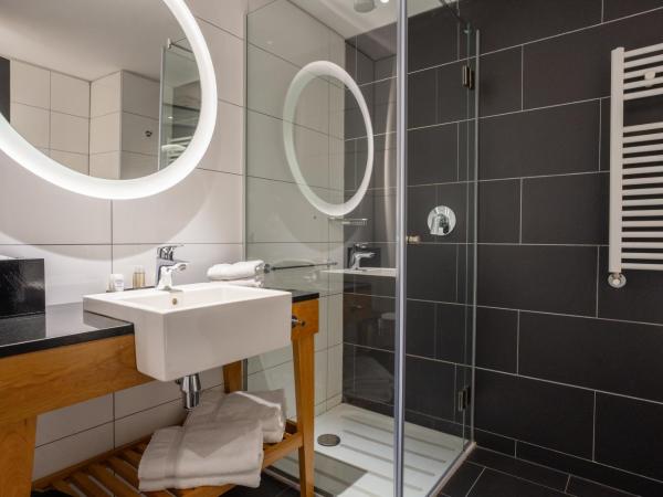 Hampton By Hilton Bariloche : photo 4 de la chambre chambre lit king-size - vue sur lac