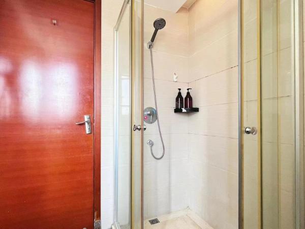 广州沃家国际公寓 : photo 10 de la chambre chambre triple - vue sur ville