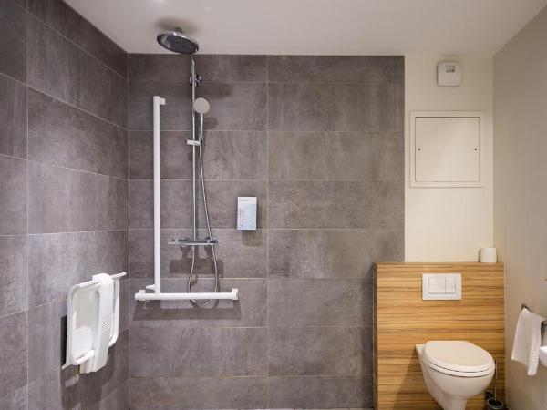 Campanile Limoges Centre - Gare : photo 2 de la chambre chambre quadruple