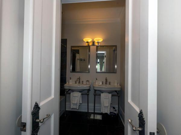 Villa D' Citta : photo 9 de la chambre chambre de luxe avec lit king-size et lit double