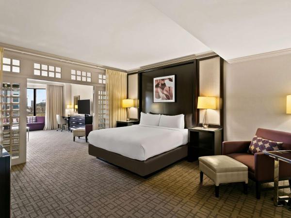 The Royal Sonesta Harbor Court Baltimore : photo 1 de la chambre suite ambassadeur 1 chambre avec douche accessible en fauteuil roulant - accessible aux personnes à mobilité réduite/malentendantes