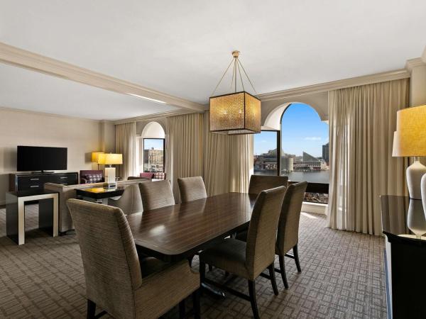 The Royal Sonesta Harbor Court Baltimore : photo 5 de la chambre suite d'angle premium avec 1 chambre lit king-size - vue sur port
