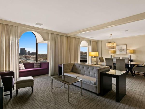 The Royal Sonesta Harbor Court Baltimore : photo 3 de la chambre suite d'angle premium avec 1 chambre lit king-size - vue sur port