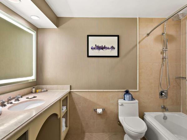 The Royal Sonesta Harbor Court Baltimore : photo 4 de la chambre chambre lit king-size de luxe