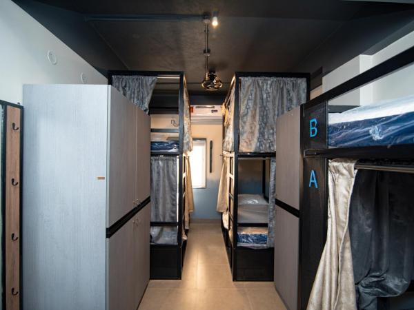 Draper Startup House for Entrepreneurs Hyderabad : photo 4 de la chambre lit simple dans dortoir à 6 lits