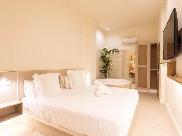 Reina Victoria Velázquez : photo 2 de la chambre double room with jacuzzy