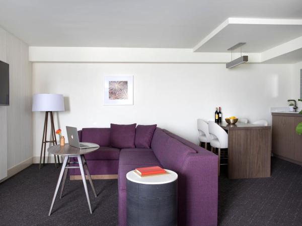 Crowne Plaza Atlanta Perimeter at Ravinia, an IHG Hotel : photo 1 de la chambre suite 1 chambre lit king-size