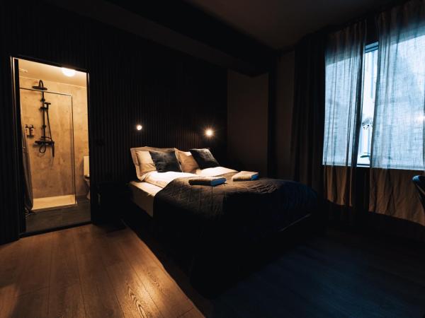 Brim Hotel : photo 9 de la chambre chambre double avec salle de bains privative