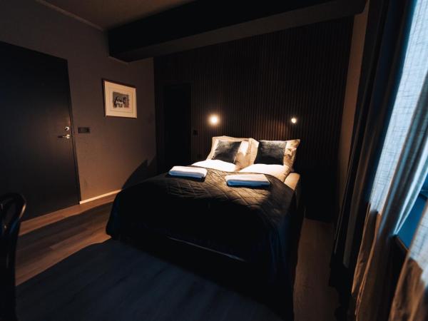 Brim Hotel : photo 10 de la chambre chambre double avec salle de bains privative