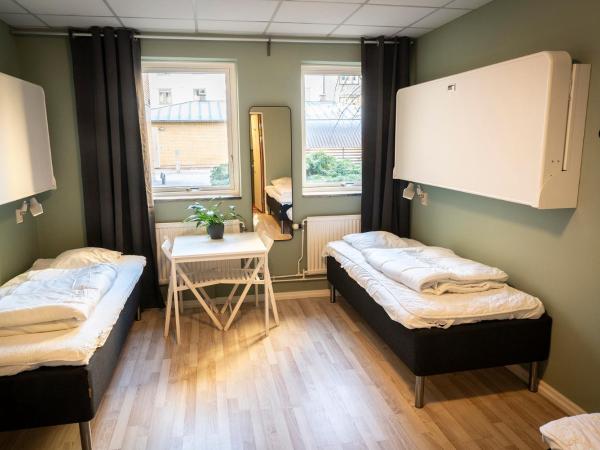 Göteborg Hostel : photo 2 de la chambre chambre familiale (8 adultes) avec salle de bains commune
