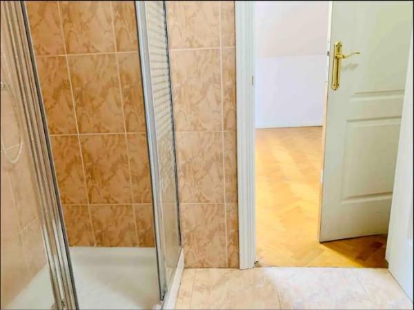 Piso para 6 personas 5 minutos del aeropuerto : photo 1 de la chambre grande chambre double 