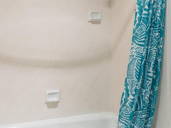 Samesun San Francisco : photo 2 de la chambre chambre double ou lits jumeaux avec salle de bains