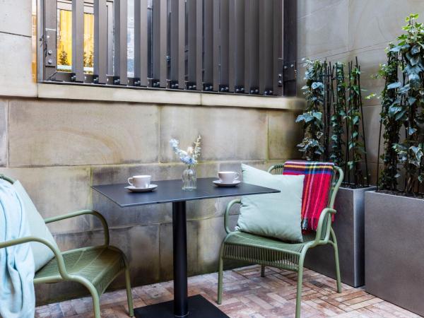 Virgin Hotels Edinburgh : photo 2 de la chambre chambre lit king-size avec terrasse