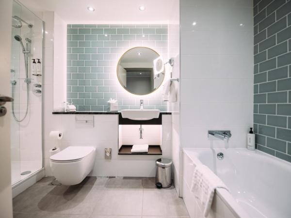 Crowne Plaza - Belfast, an IHG Hotel : photo 6 de la chambre junior king suite with additional living area