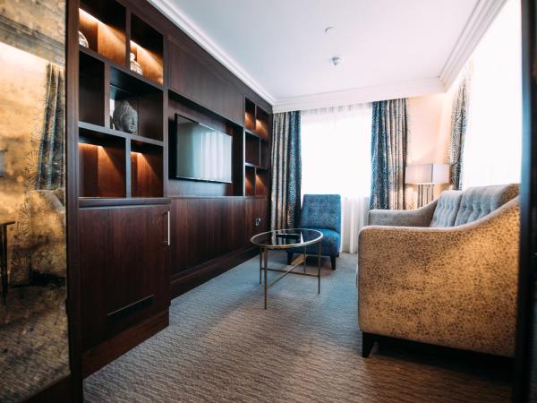 Crowne Plaza - Belfast, an IHG Hotel : photo 4 de la chambre junior king suite with additional living area