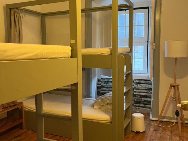 Alface Hall Hostel & Bar : photo 1 de la chambre chambre quadruple