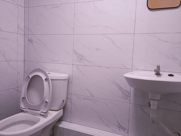 246housecafe : photo 1 de la chambre chambre double avec salle de bains commune