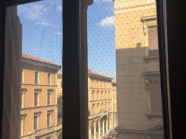 B & B 21 Bologna : photo 3 de la chambre chambre double avec salle de bains privative extérieure