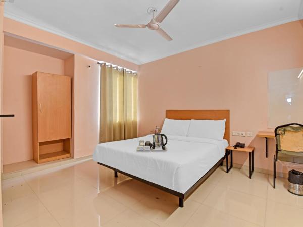 Collection O oyo townhouse : photo 1 de la chambre chambre triple classique