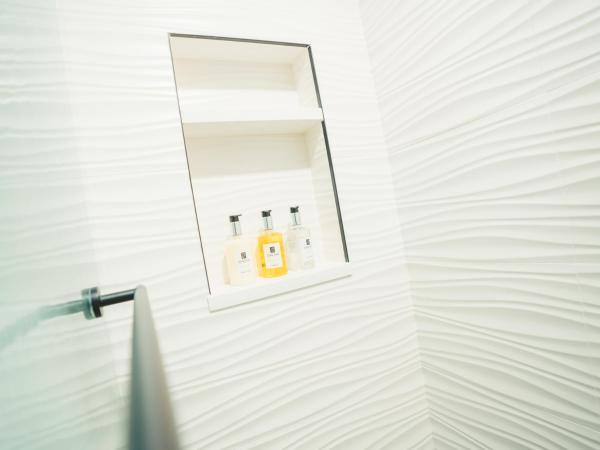 Windsor Retreat Private Basement Suite : photo 3 de la chambre chambre double deluxe avec douche