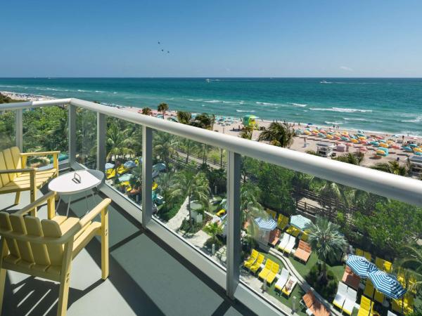 The Confidante Miami Beach, part of Hyatt : photo 2 de la chambre chambre lit king-size avec balcon - côté océan