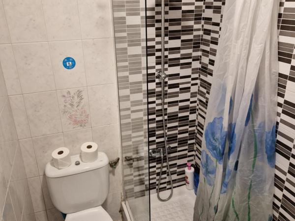 Metropolitan Atocha : photo 6 de la chambre chambre quadruple avec salle de bains privative