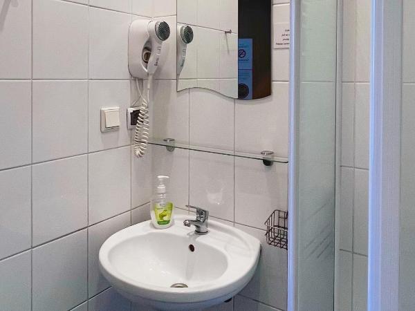 Fry House : photo 7 de la chambre chambre familiale avec salle de bains privative