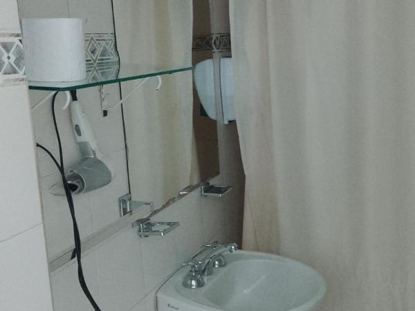 Hotel Nuevo CASABLANCA : photo 7 de la chambre chambre double avec salle de bains privative