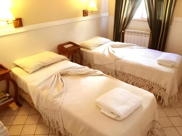 Hotel Nuevo CASABLANCA : photo 1 de la chambre chambre double avec salle de bains privative