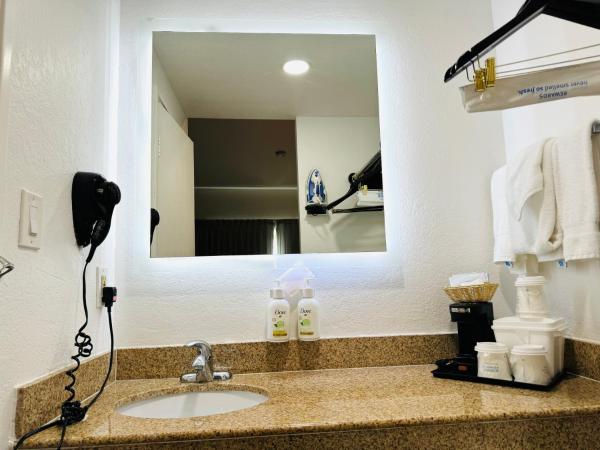 Ramada by Wyndham San Diego Airport : photo 6 de la chambre chambre king avec vue sur le port - non-fumeurs