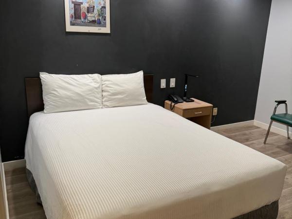 Travelodge by Wyndham Winnipeg Airport : photo 2 de la chambre chambre lit queen-size - non-fumeurs